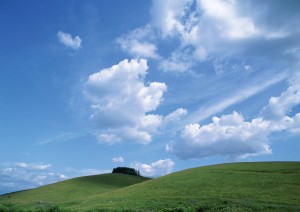 Фон для фотошопа - 136. Фон летнее небо. Зеленое поле под голубыми небесами.